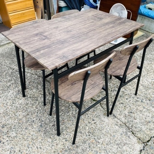 【年末年始特価】【美品】ダイニングテーブルセット　お部屋のイメージチェンジに　T-GARAGE