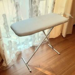  軽量 スタンド式 アイロン台 グレー 約W82XD37XH38~78cm  高さ調節  スチールメッシュ構造の画像