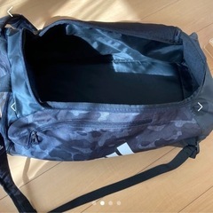 adidas 旅行バッグの画像
