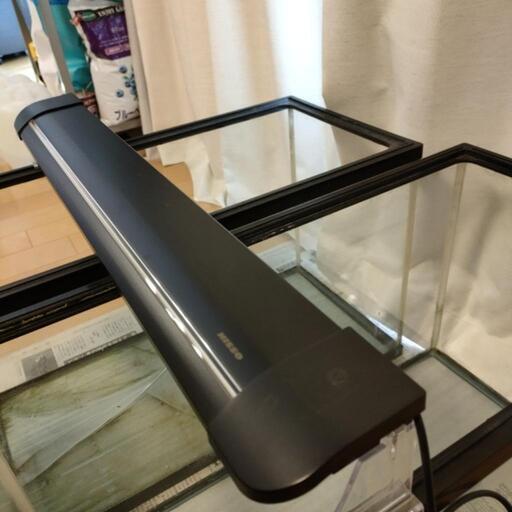 60cm用LEDライト、水槽2つ
