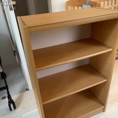 木製の棚（幅60cm奥行き30cm高さ90cm）
