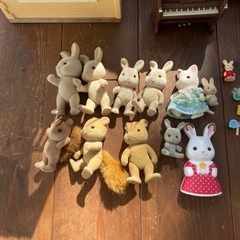 シルバニアセット(赤い大きなおうち、家具、小物、人形など)の画像