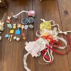 シルバニアセット(赤い大きなおうち、家具、小物、人形など)の画像