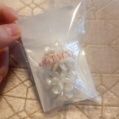 パール調フラワーピアス。の画像