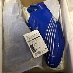 adidas 靴の画像