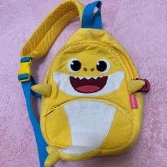 PINKFONG ベイビーシャーク　斜めがけバッグ