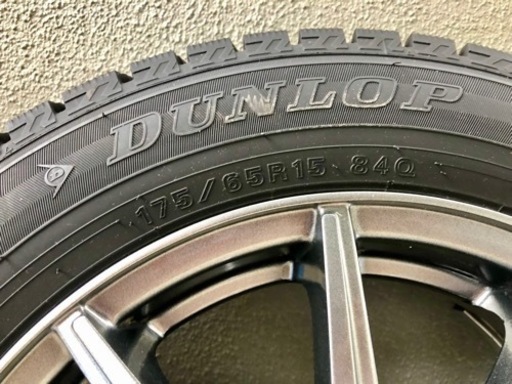 昨年購入のスタットレス 175/65R15   DUNLOP  アルミ付き