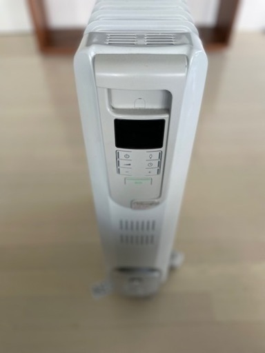 デロンギ　オイルヒータ デジタルラディアント サーマルカットフィン8枚 3~8畳用 KHD410812-LG