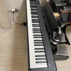 ほぼ新品　カシオの電子ピアノとスタンド