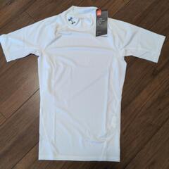 UNDER ARMOUR　新品　インナーシャツ　SM