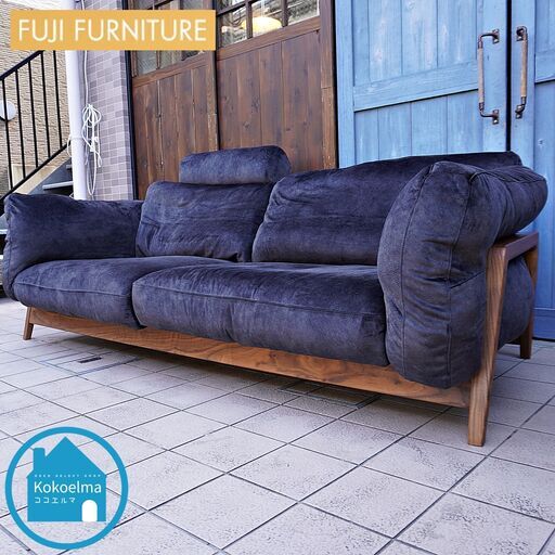 FUJI FURNITURE(冨士ファニチア)のnagi(ナギ)ウォールナット材3Pソファです。重心の低い美しいフォルムとフレームを包み込むようなクッションが魅力の3人掛けソファは北欧テイストなどに。CJ225