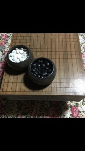 古い碁盤、碁石