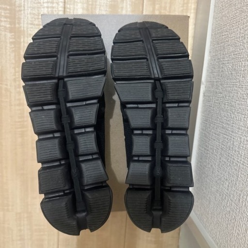 オン ランニングシューズ Cloud 5 メンズ　27.０cm