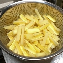 自家製無農薬 キャッサバ 黄色 甘味種 手掘り 1kgの画像