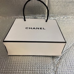 中古　シャネルの紙袋の画像