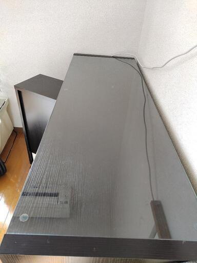 シックなデスクと収納棚セット