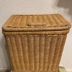 【お取引中】木製の物入れ