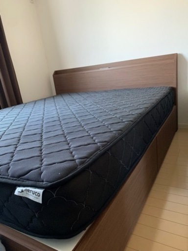 ニトリ　クイーンベッド