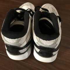 バッシュ25センチの画像