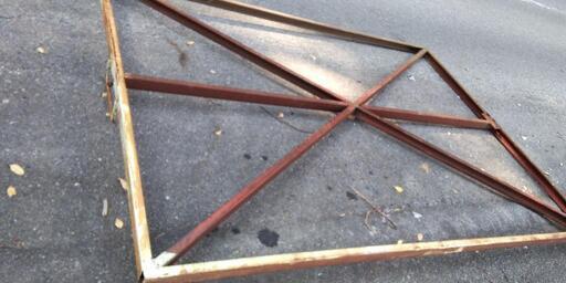 倉庫のドア　資材置き場などの入口　門に