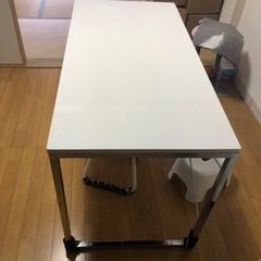 テーブルと椅子