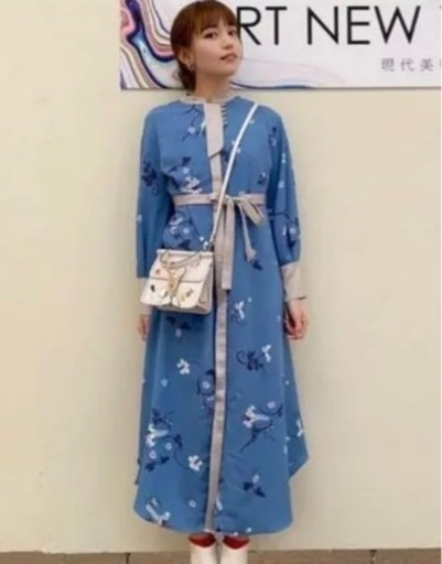 川口春奈さん着用ROSEBUDオリエンタルプリントワンピース着飾る恋には