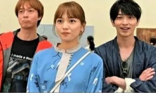 川口春奈さん着用ROSEBUDオリエンタルプリントワンピース着飾る恋には