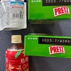 おやつセット4点 プリッツ2個とCheeza、烏龍茶600mlの画像