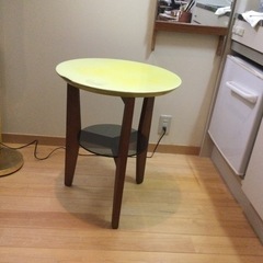 カフェテーブル　キズあり