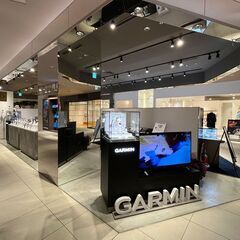 スマートウォッチの接客販売スタッフ（ガーミンストア銀座）の画像