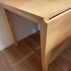 ダイニングテーブルの画像