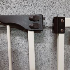 ベビーゲート(ロック部ダークブラウン)突っ張りタイプ　の画像