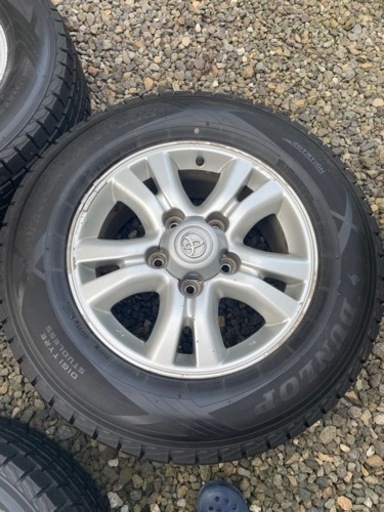 取引中【バリ溝！】275/60R18ダンロップスタッドレスタイヤ
