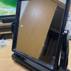 大きめの鏡の画像
