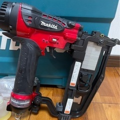 マキタ ❇️ 高圧フロアタッカーの画像