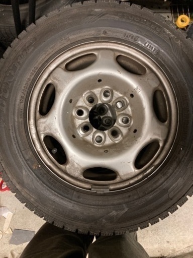 スタッドレス　ホイール付き　山あります　175/70r13