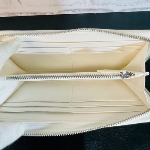 【新品】DADデーアーデー　長財布　スタッズホワイトカラー　レディース　メンズ
