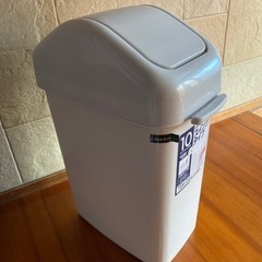 新品蓋付きゴミ箱　＋　おまけ２個付き