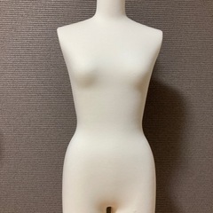 美品マネキン（トルソー）レディース　アイボリーニット布張