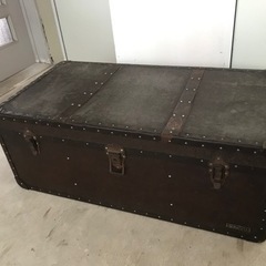 革のトランク
