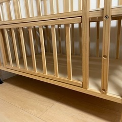 折りたたみ ベビーベッドの画像