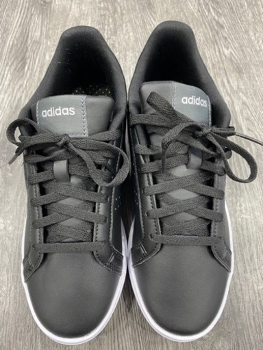 adidas スニーカー　23cm 新品未使用