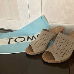 👡TOMSシューズのベージュサンダル
