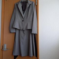 お値下げ✨【美品】13号 スカートスーツ　卒業式 卒園式 入園式...