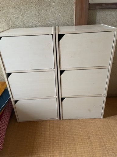 扉付き収納棚