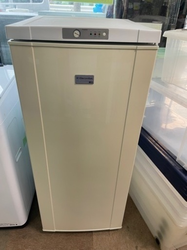 エレクトロラックス　EFM1200WA-RJP 冷凍庫　123L