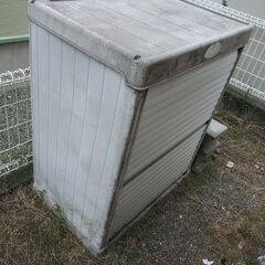 ④小型物置（無料家具差し上げます）