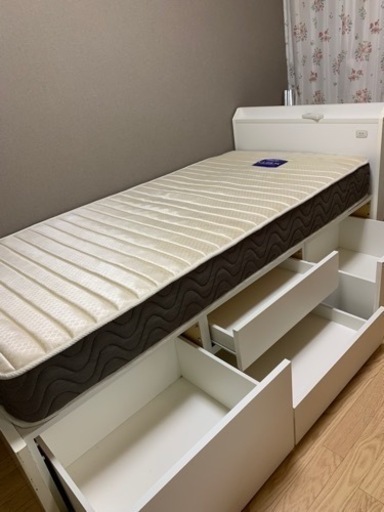シングルベッドの台、マットレスです
