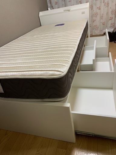 シングルベッドの台、マットレスです