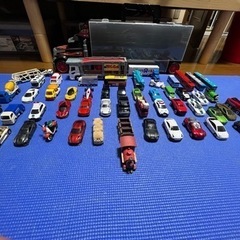 トミカ 約50台　大型トレーラー付き